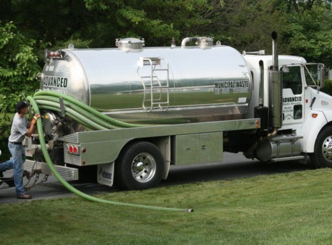 Xe r&uacute;t hầm cầu huyện Nh&agrave; B&egrave; được trang bị hiện đại