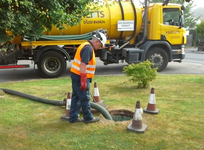 Công ty rút hầm cầu quận 10 sử dụng công nghệ cao