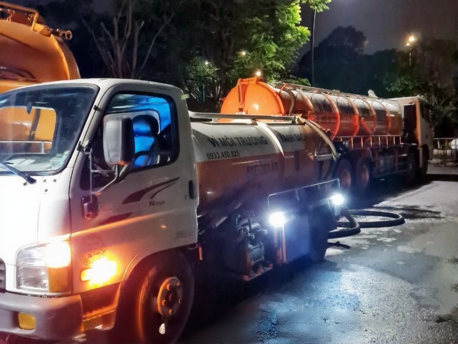 Dịch vụ thu gom b&ugrave;n thải c&ocirc;ng nghiệp phục vụ thu gom nhiều loại b&ugrave;n