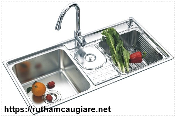 Vì sao bồn rửa chén thoát nước chậm?