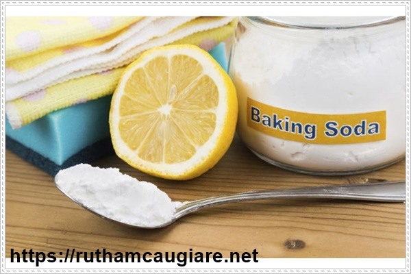 Thông cống bằng baking soda và muối