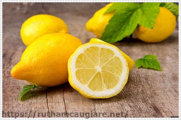 Khử mùi hôi nhà vệ sinh bằng nước chanh